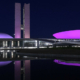 A fachada do Congresso Nacional ganha iluminação especial para marcar a participação do Senado Federal e da Câmara dos Deputados no tradicional movimento internacional "Outubro Rosa", de luta contra o câncer de mama. rrFoto: Waldemir Barreto/Agência Senado